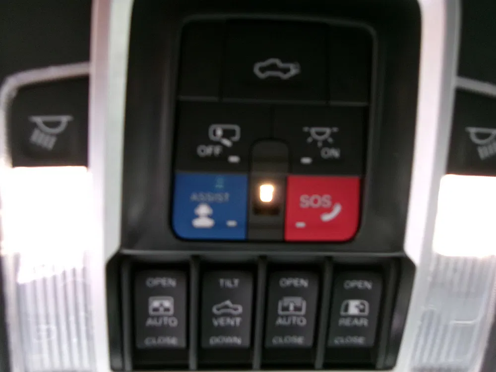 
								RAM 1500 LIMITED CREW CAB full									