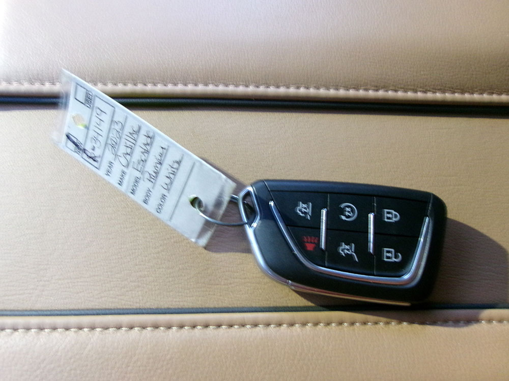 
								CADILLAC ESCALADE PREMIUM full									