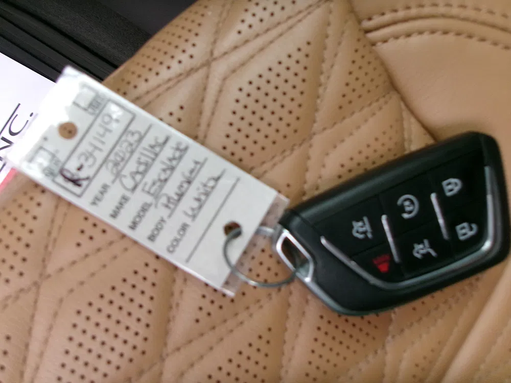
								CADILLAC ESCALADE PREMIUM full									