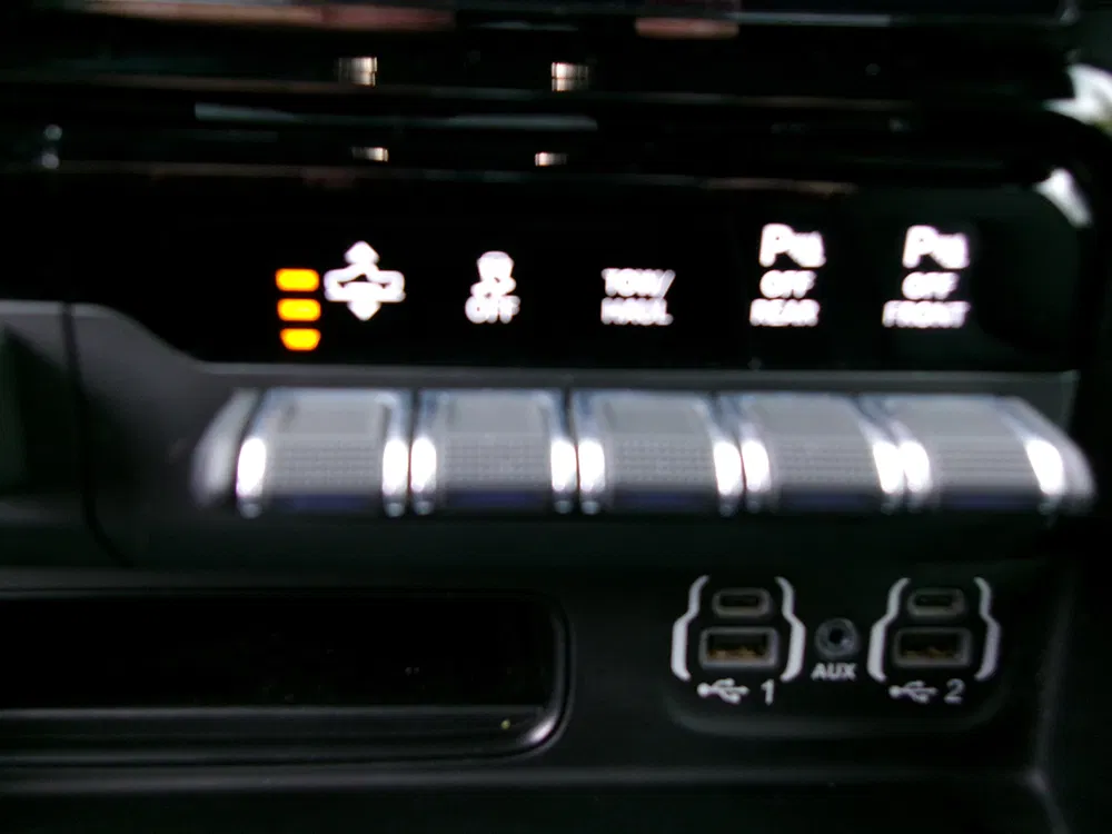 
								RAM 1500 LIMITED CREW CAB full									