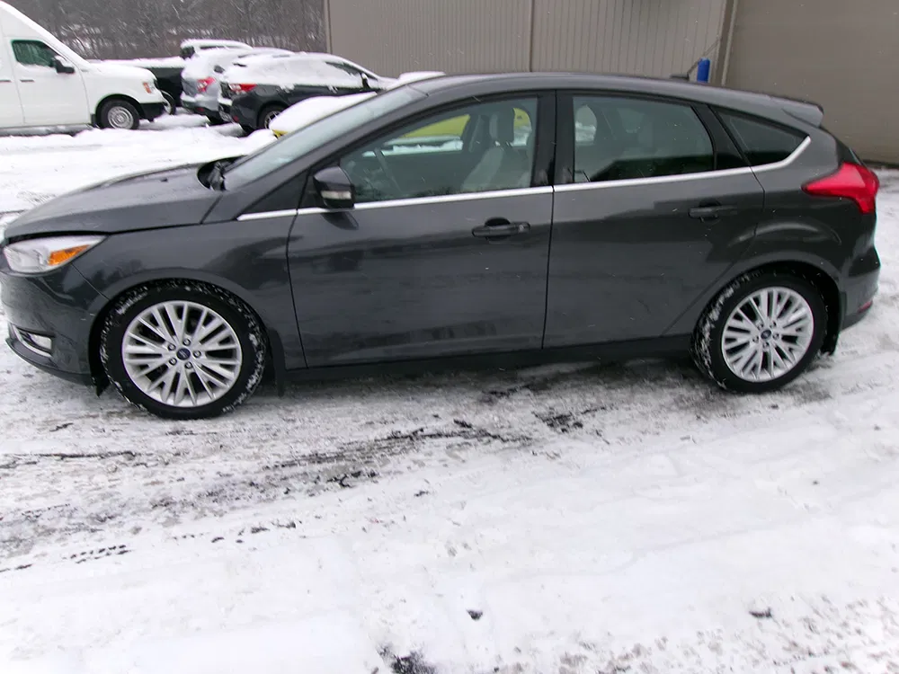 
								FORD FOCUS TITANIUM full									