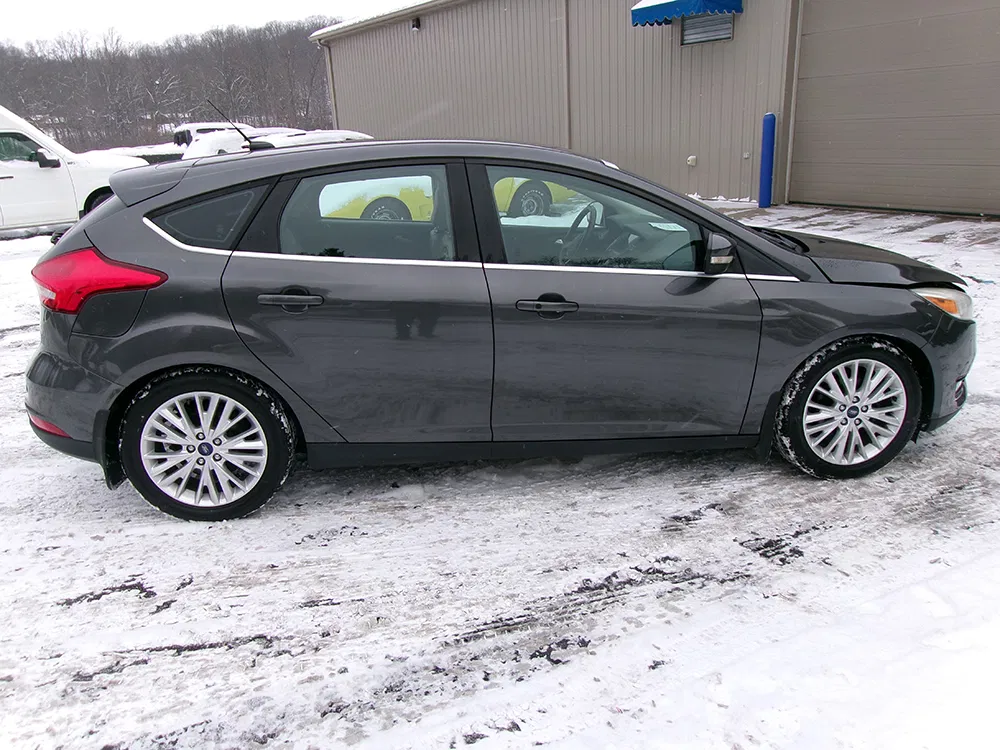 
								FORD FOCUS TITANIUM full									
