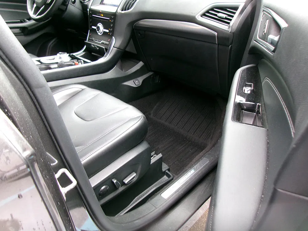 
								FORD EDGE TITANIUM full									