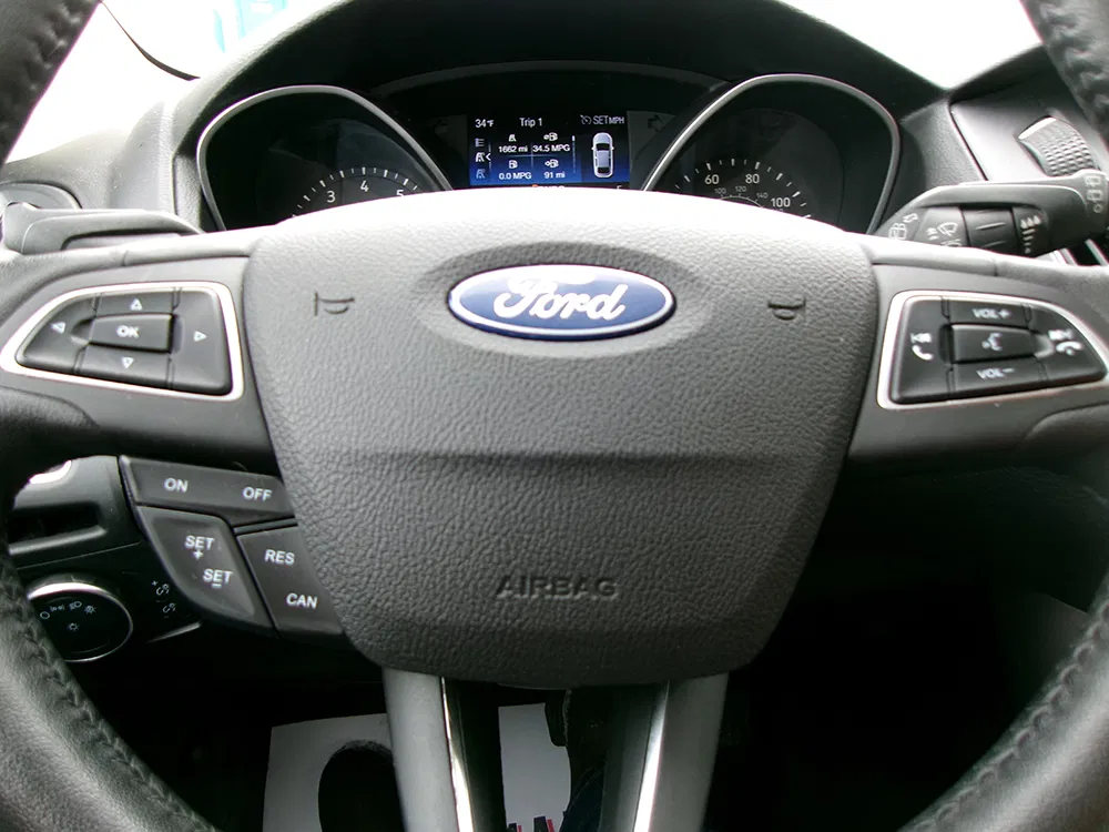 
								FORD FOCUS TITANIUM full									