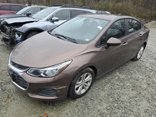 2019 Chevrolet Cruze LS's photo