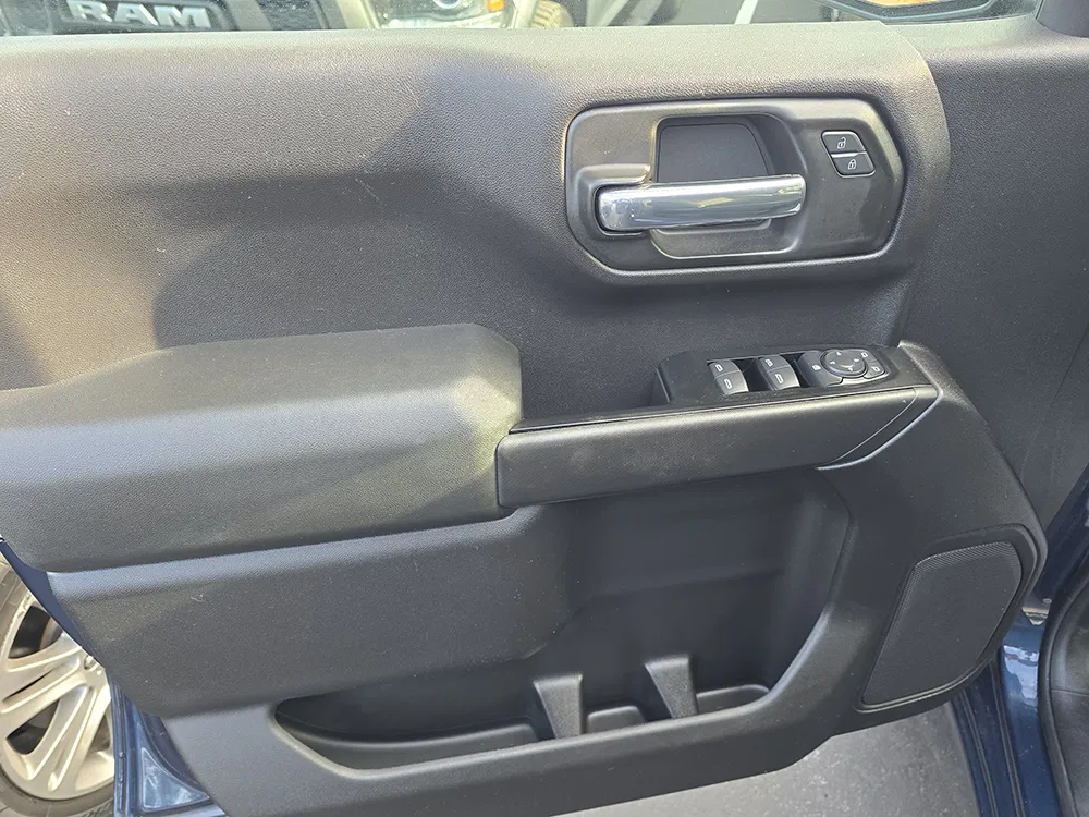 
								CHEVROLET SILVERDO 1500 CUSTOM CREW CAB full									
