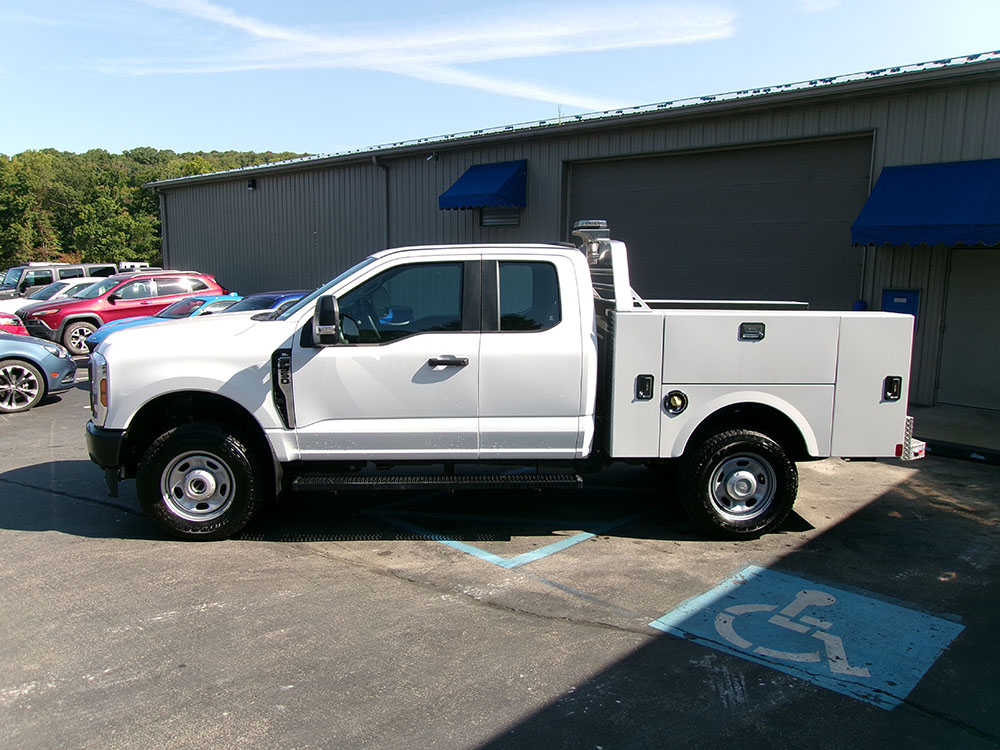 
								FORD F-350 XL SUPERCAB UTILITY BED full									