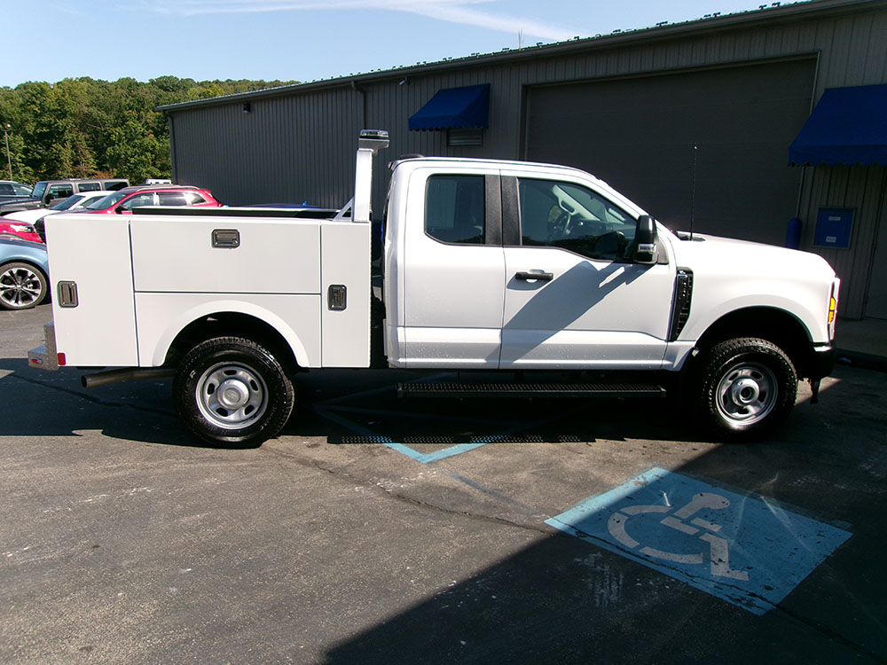 
								FORD F-350 XL SUPERCAB UTILITY BED full									