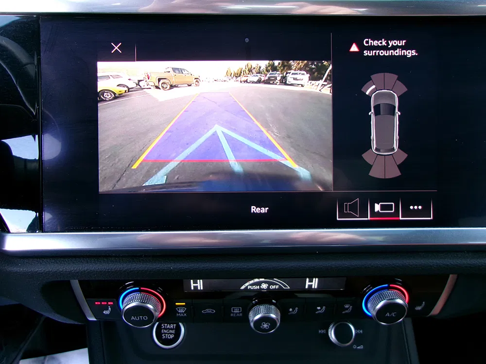 
								AUDI Q3 PREMIUM S-LINE full									