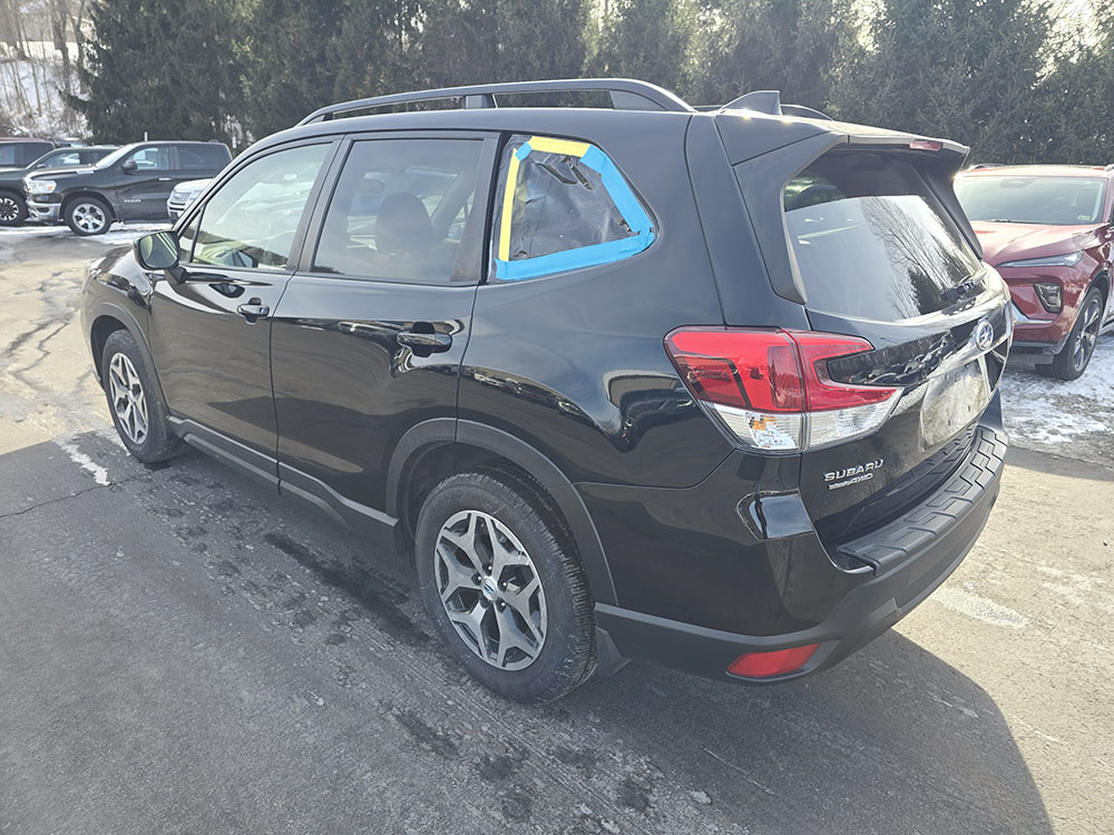 
								SUBARU FORESTER PREMIUM full									