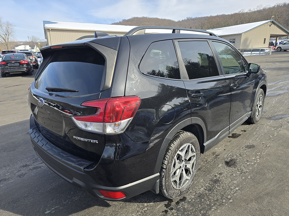 
								SUBARU FORESTER PREMIUM full									