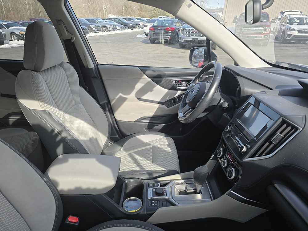 
								SUBARU FORESTER PREMIUM full									