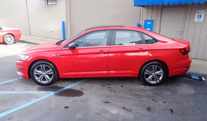 
								VOLKSWAGEN JETTA R-LINE full									