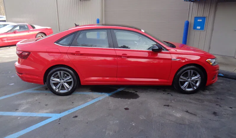 
								VOLKSWAGEN JETTA R-LINE full									