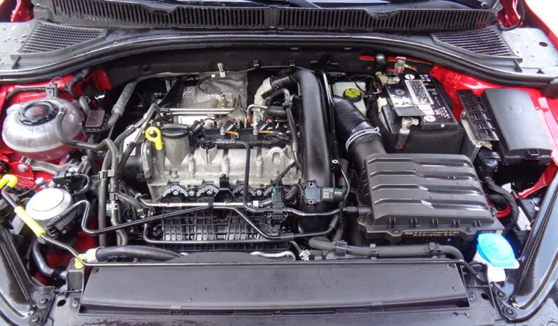 
								VOLKSWAGEN JETTA R-LINE full									