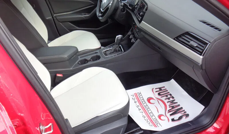 
								VOLKSWAGEN JETTA R-LINE full									