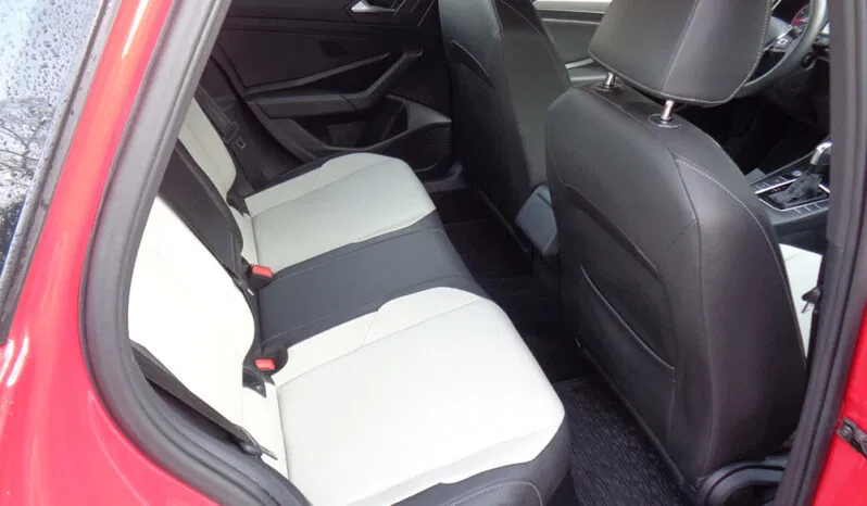 
								VOLKSWAGEN JETTA R-LINE full									