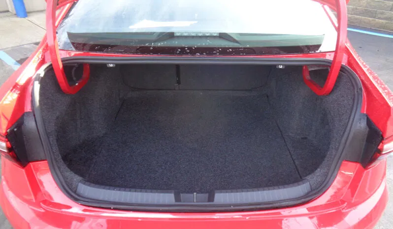 
								VOLKSWAGEN JETTA R-LINE full									