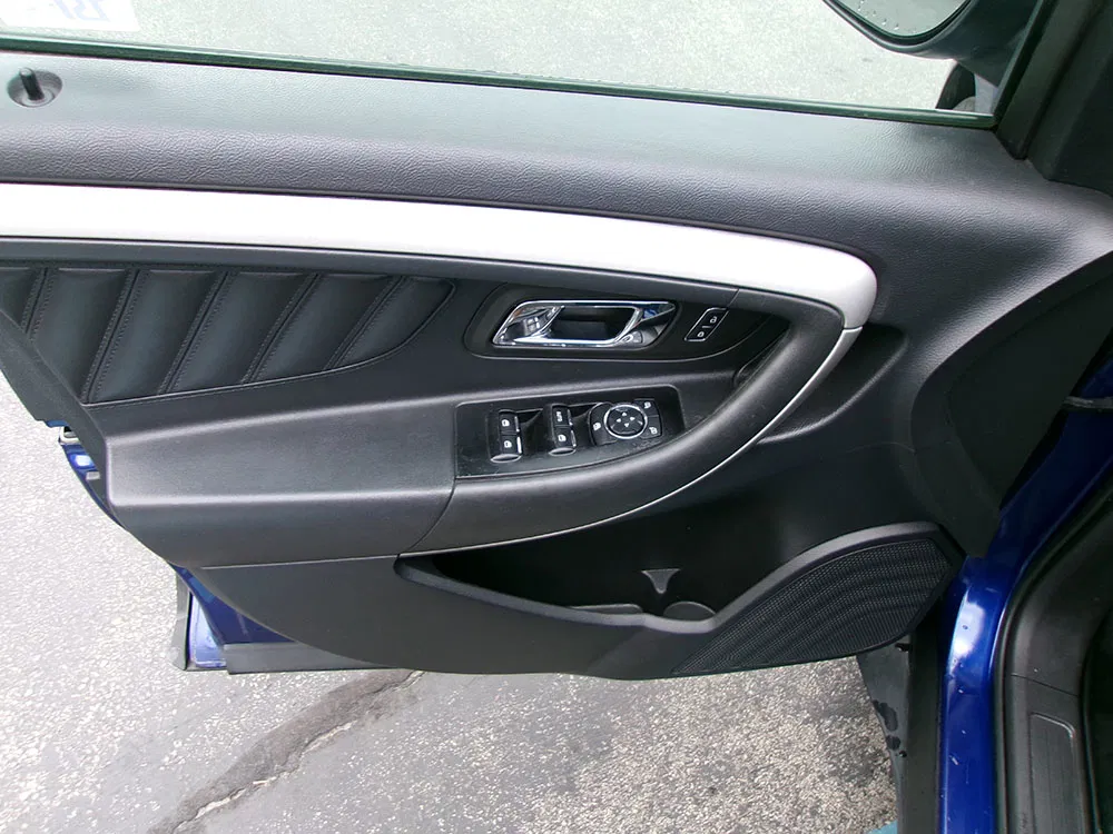 
								FORD TAURUS SEL full									
