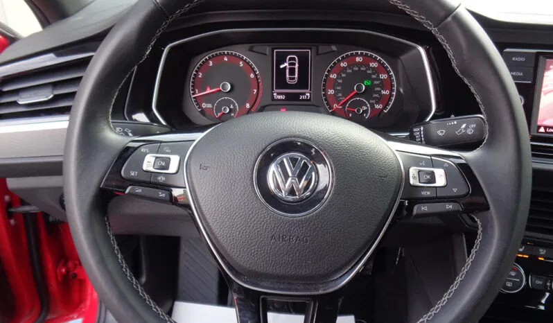 
								VOLKSWAGEN JETTA R-LINE full									