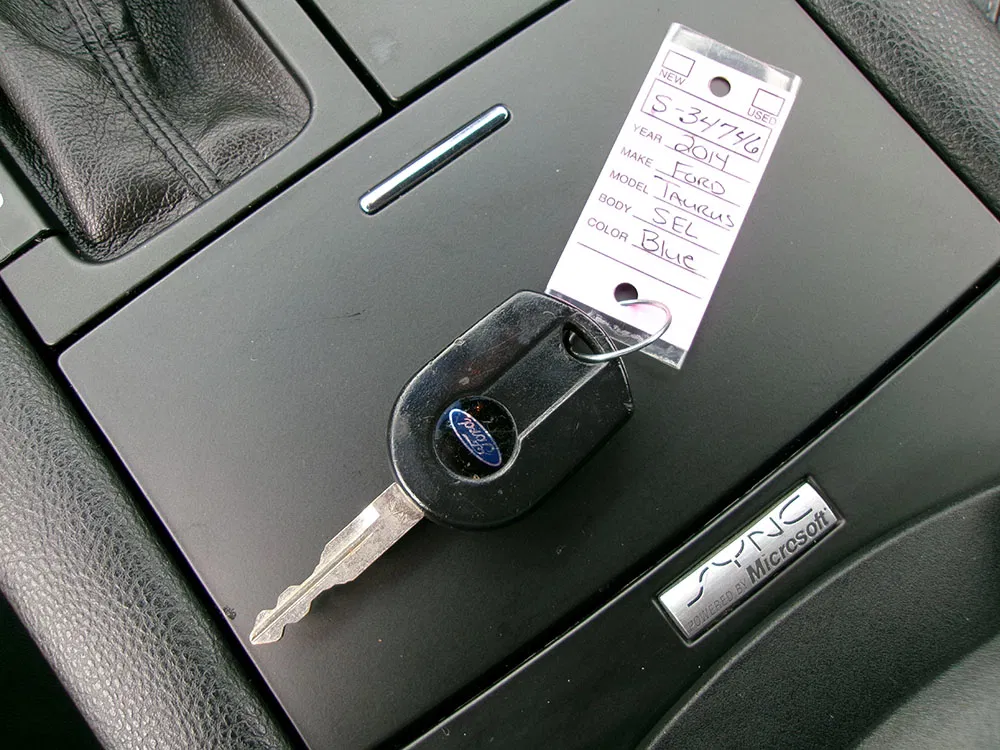 
								FORD TAURUS SEL full									