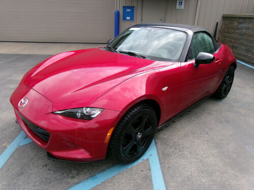 2016 Mazda MX-5 Miata Sport's photo
