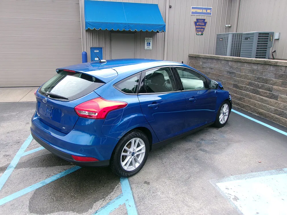 
								FORD FOCUS SE full									