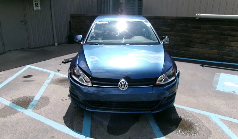 
								VOLKSWAGEN GOLF TSI SE full									