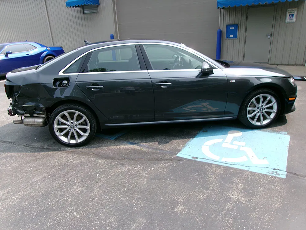 
								AUDI A4 PREMIUM PLUS full									