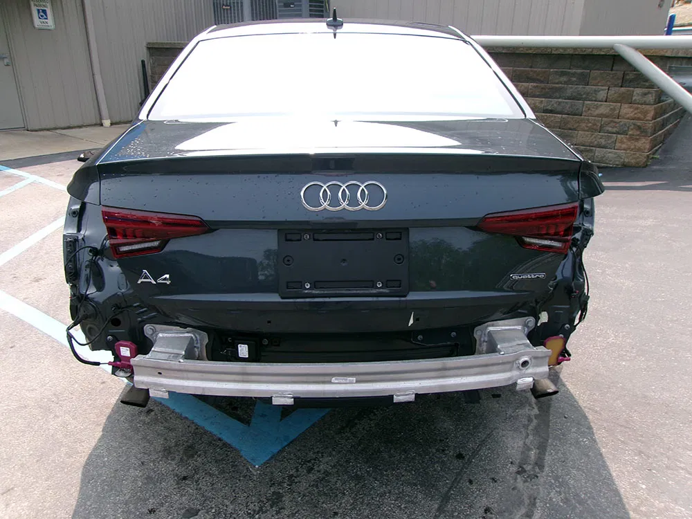 
								AUDI A4 PREMIUM PLUS full									