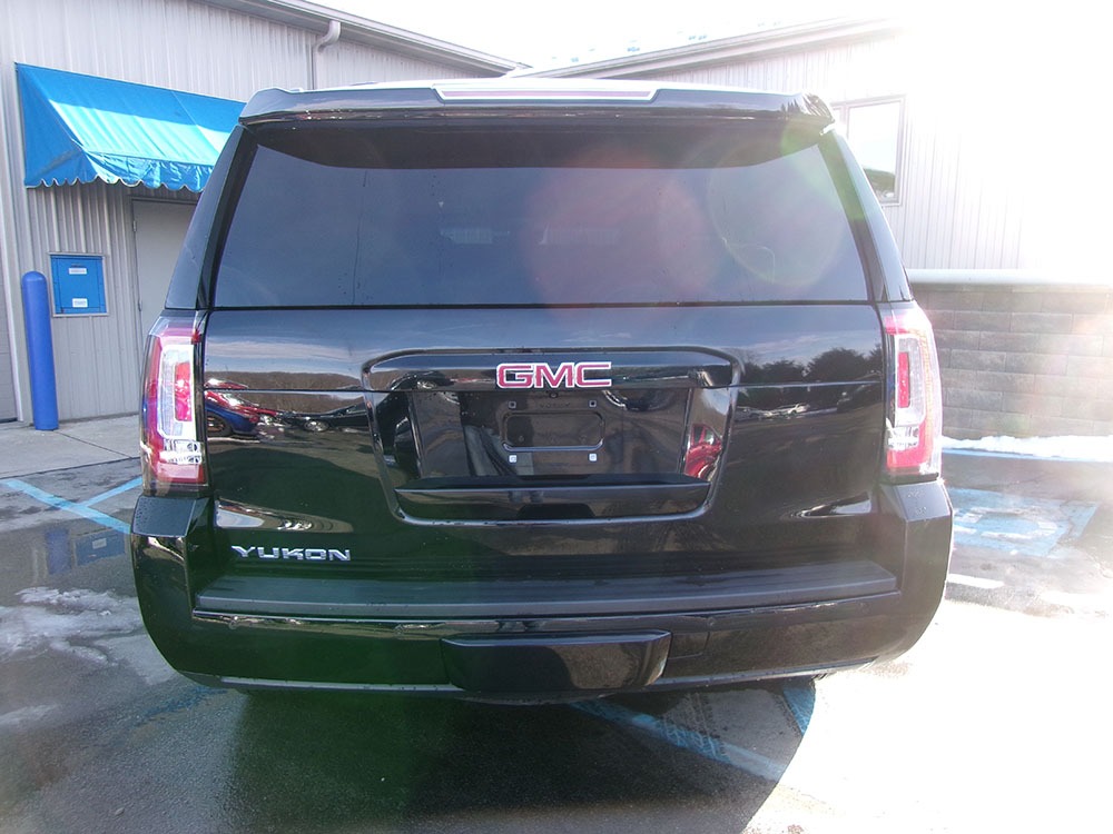 
								GMC YUKON SLT full									
