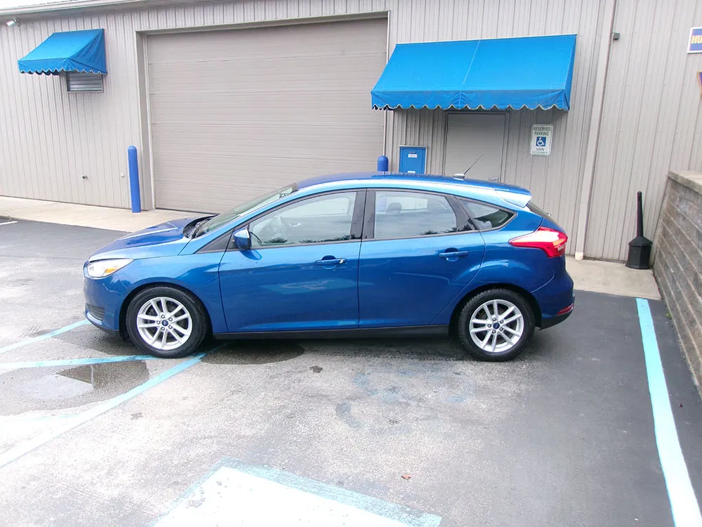 
								FORD FOCUS SE full									