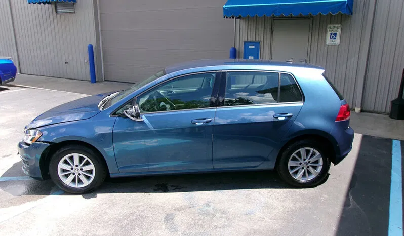 
								VOLKSWAGEN GOLF TSI SE full									