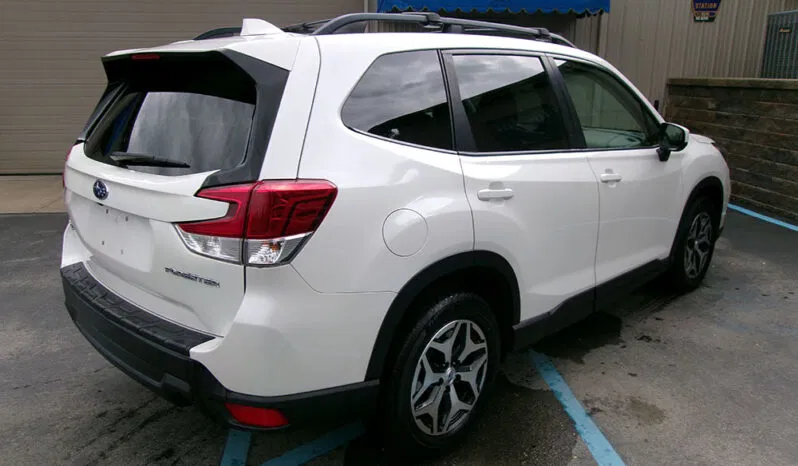 
								SUBARU FORESTER PREMIUM full									