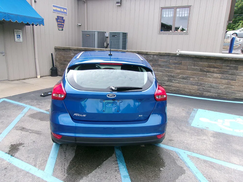 
								FORD FOCUS SE full									