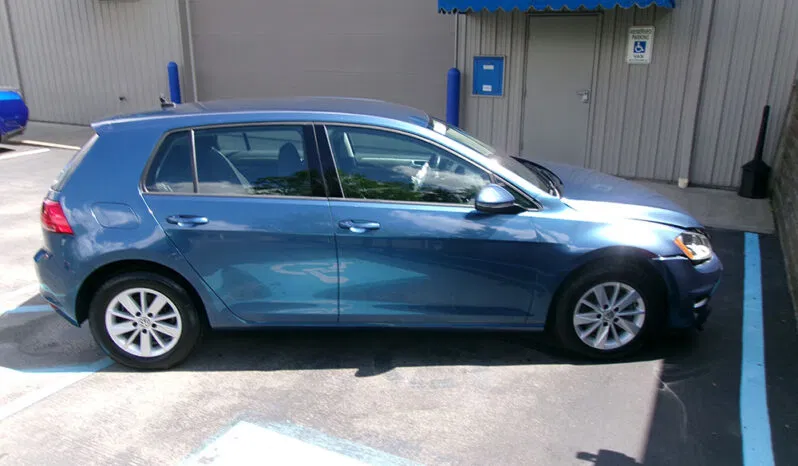 
								VOLKSWAGEN GOLF TSI SE full									