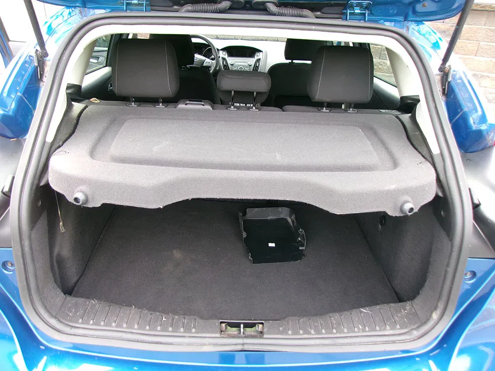 
								FORD FOCUS SE full									