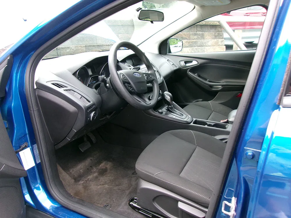 
								FORD FOCUS SE full									