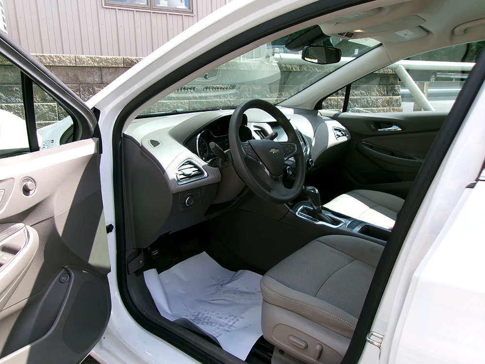 
								CHEVROLET CRUZE LT full									