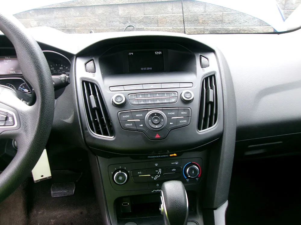 
								FORD FOCUS SE full									