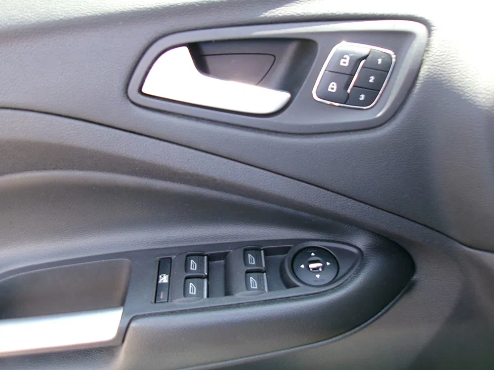 
								FORD ESCAPE TITANIUM full									