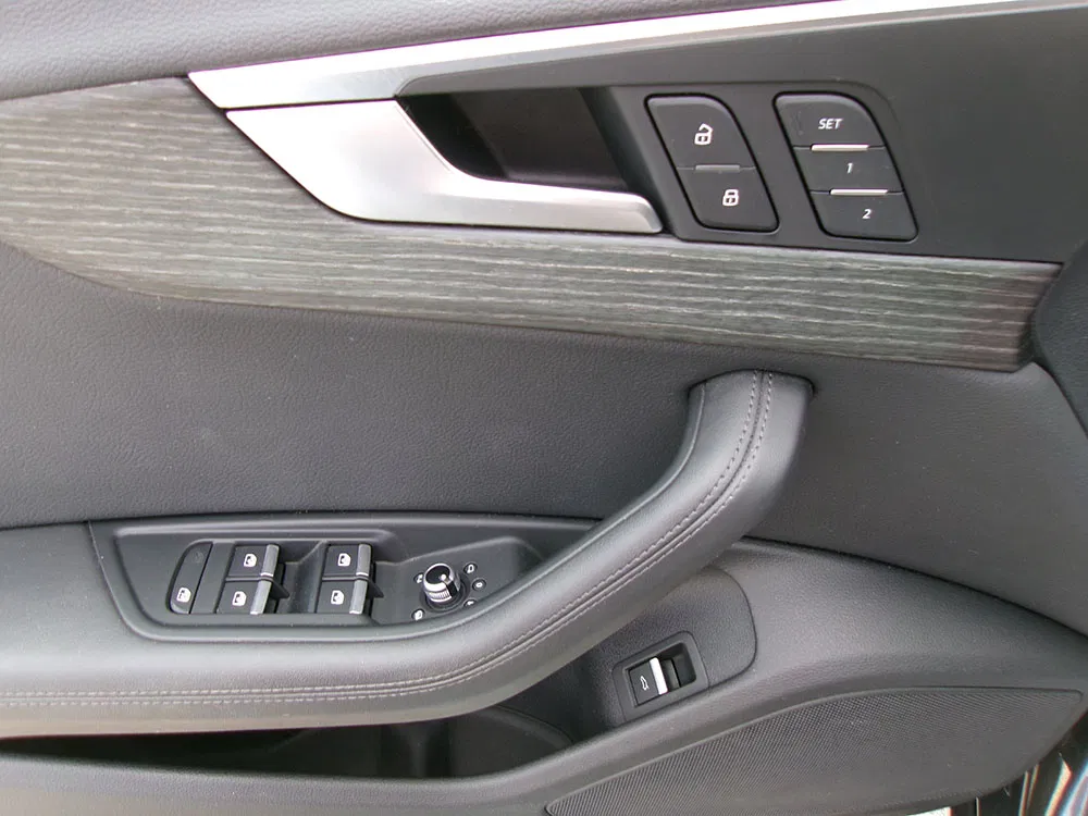 
								AUDI A4 PREMIUM PLUS full									
