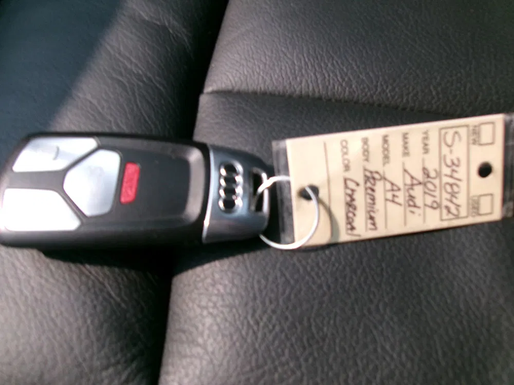 
								AUDI A4 PREMIUM PLUS full									