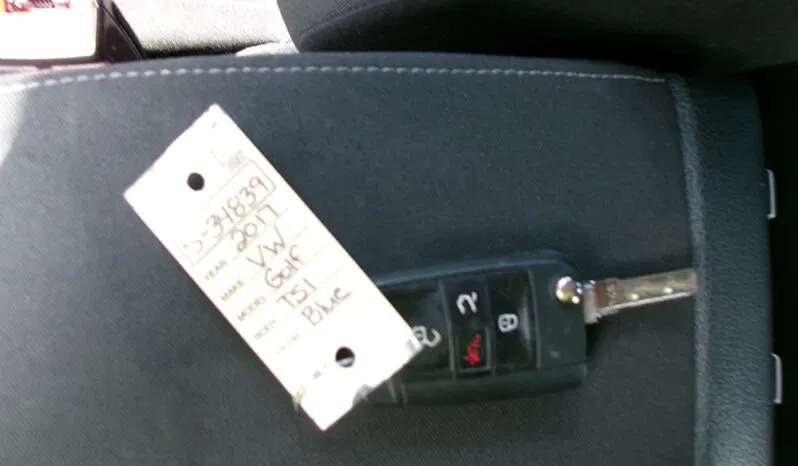 
								VOLKSWAGEN GOLF TSI SE full									