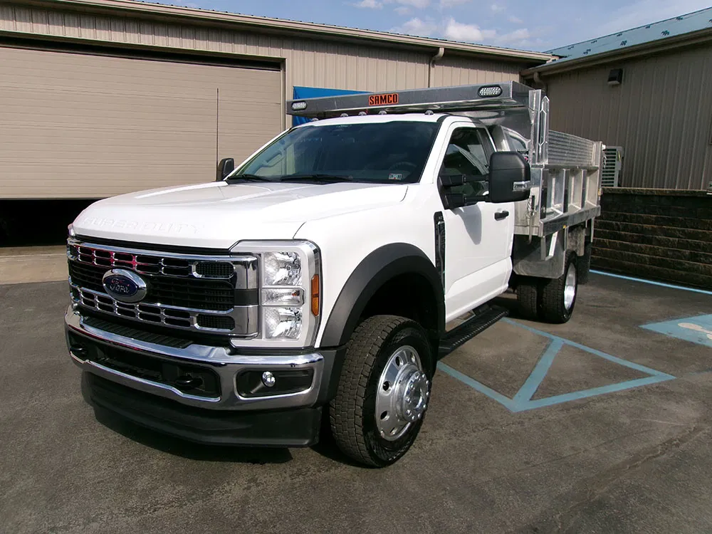 
								FORD F-450 SD XLT REG CAB DUMP full									