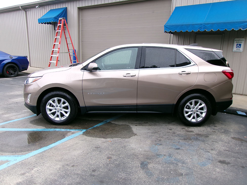 
								CHEVROLET EQUINOX LT full									