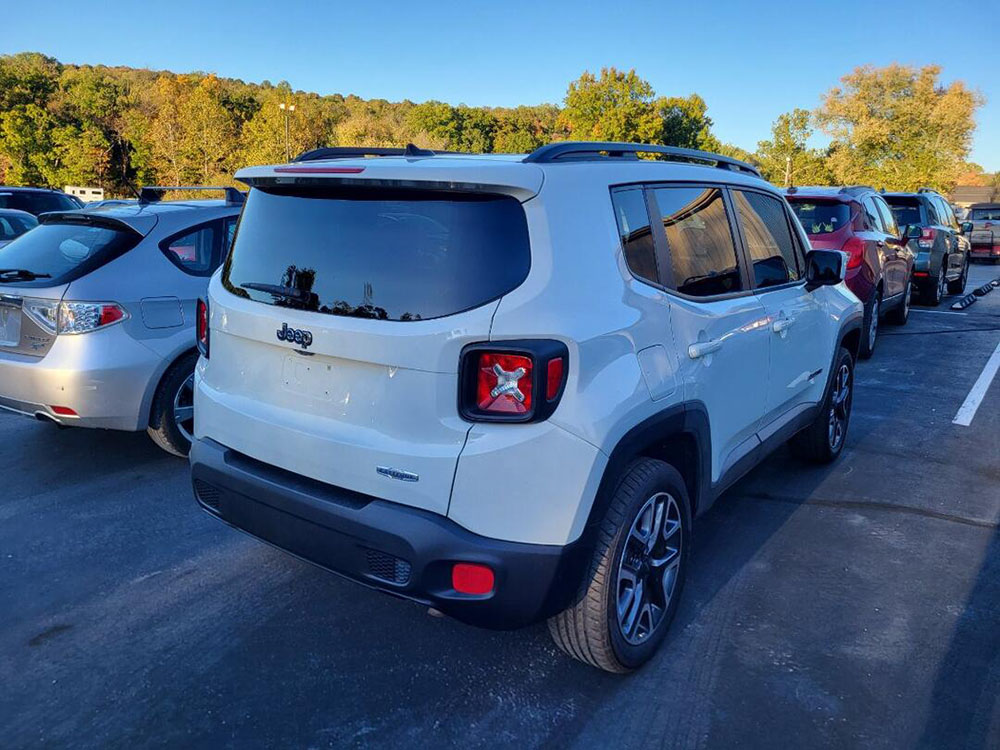 
								JEEP RENEGADE LATITUDE full									
