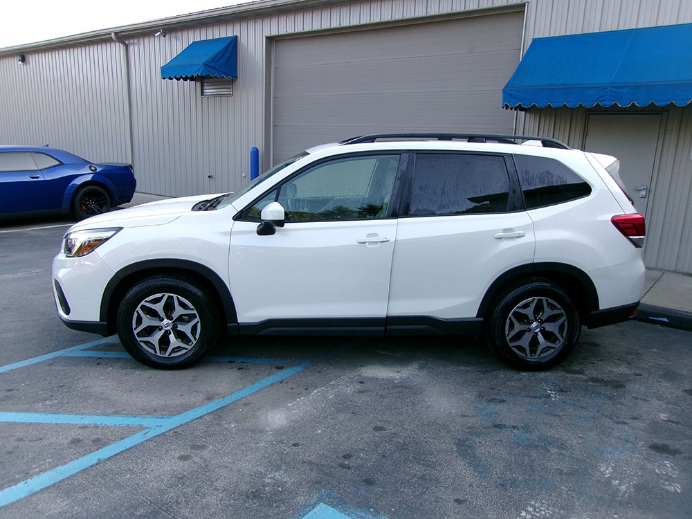 
								SUBARU FORESTER PREMIUM full									