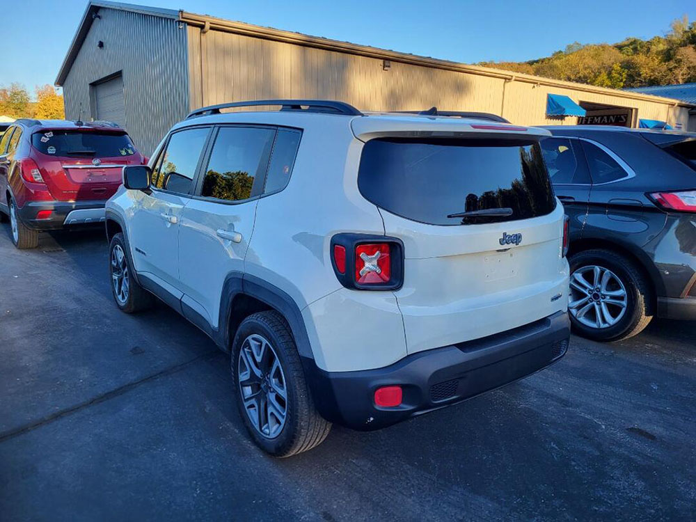 
								JEEP RENEGADE LATITUDE full									