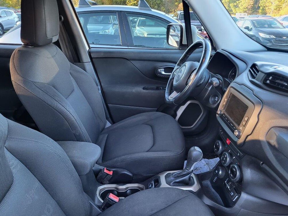 
								JEEP RENEGADE LATITUDE full									